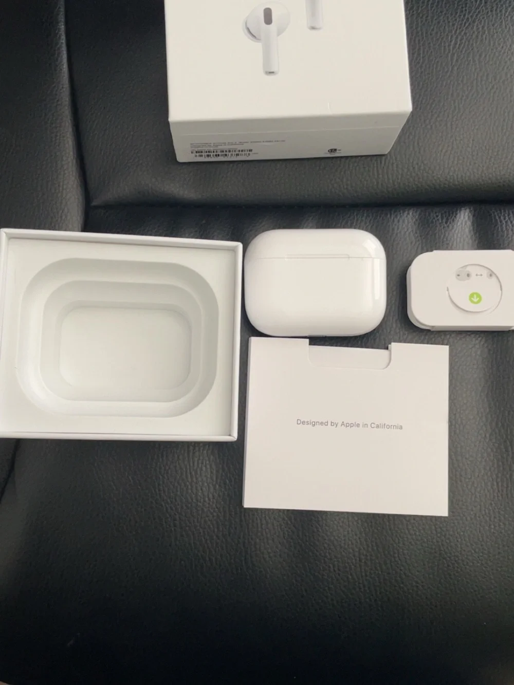Apple AirPods Pro 3 earbuds Bluetooth connection.